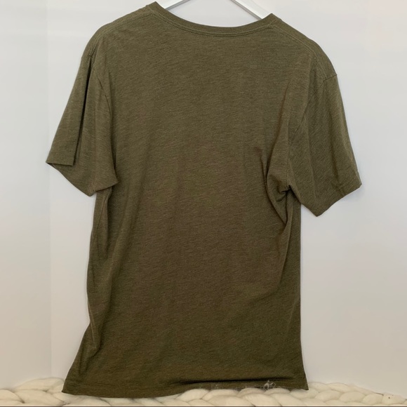 Green Adventure Awaits T-shirt Size Large - Picture 5 of 5